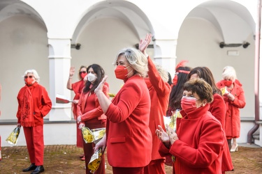 flash mob 100donnevestitedirosso 08032021