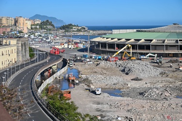 Genova, cantiere demolizioni fiera waterfront di levante - fuga 