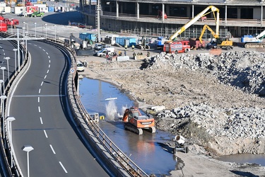 Genova, cantiere demolizioni fiera waterfront di levante - fuga 