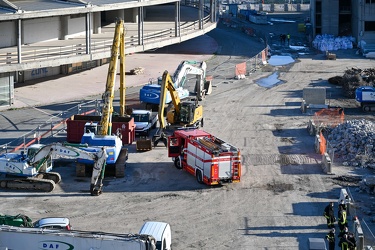 Genova, cantiere demolizioni fiera waterfront di levante - fuga 