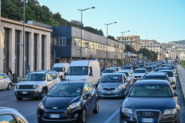 Genova, cantiere demolizioni fiera waterfront di levante - fuga 