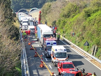 Genova, autostrada, incidente con una vittima prima del bivio, a