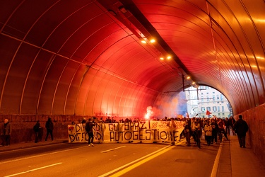 Genova, manifestazione centri sociali dopo lo sgombero del TDN