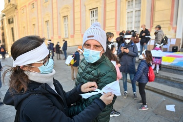 Genova, piazza De Ferrari - manifestazione genitori e famiglie c