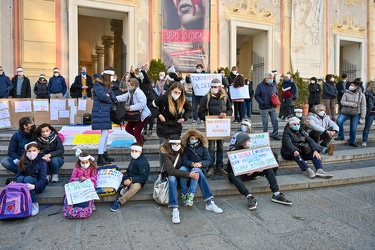Genova, piazza De Ferrari - manifestazione genitori e famiglie c
