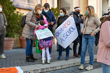 Genova, piazza De Ferrari - manifestazione genitori e famiglie c