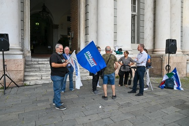 Genova, piazza Matteotti - presidio manifestazione Italiexit