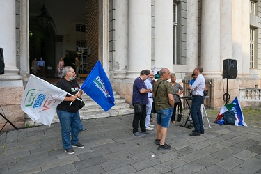 Genova, piazza Matteotti - presidio manifestazione Italiexit