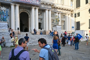 Genova, piazza Matteotti - presidio manifestazione Italiexit