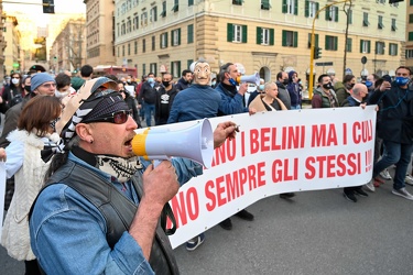 Genova, manifestazione categorie ristoratori e altre contro misu