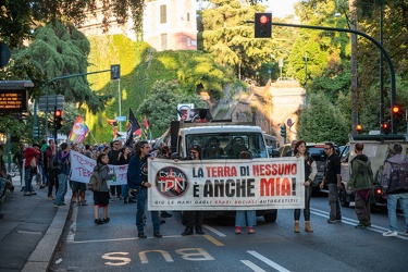 Genova, manifestazione dopo lo sgombero del centro sociale TdN