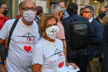 Genova, prefettura - manifestazione contro concessione autostrad