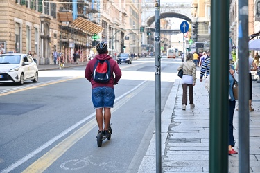 Genova, via XX Settembre - monopattini elettrici