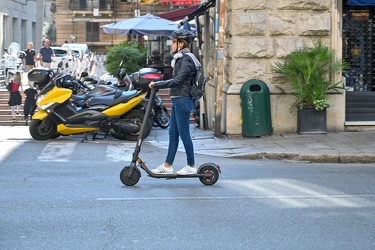 Genova, via XX Settembre - monopattini elettrici