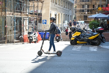 Genova, via XX Settembre - monopattini elettrici