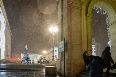 Genova, piazza De Ferrari - lieve nevicata 8 Dicembre