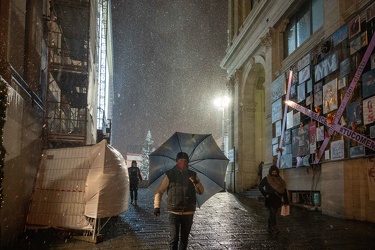 Genova, piazza De Ferrari - lieve nevicata 8 Dicembre