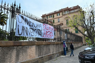Genova, facolta scienze formazione corso Podesta - occupazione c