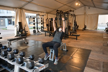 Genova, piazza Piccapietra - palestra all'aperto sotto struttura