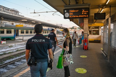 Genova, stazione Brignole - controlli polizia ferroviaria polfer