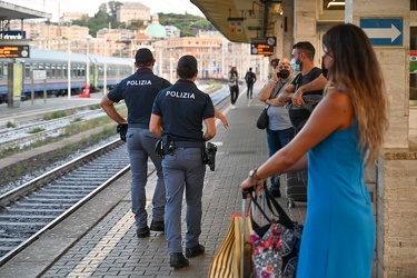Genova, stazione Brignole - controlli polizia ferroviaria polfer