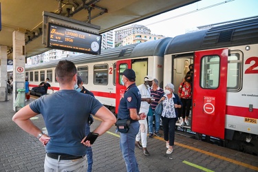 Genova, stazione Brignole - controlli polizia ferroviaria polfer