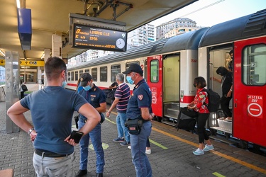 Genova, stazione Brignole - controlli polizia ferroviaria polfer