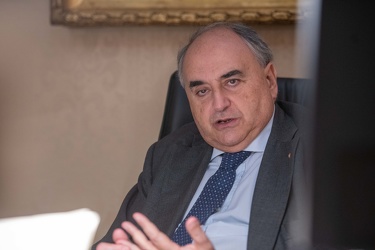 Genova, il prefetto Renato Franceschelli nel suo ufficio