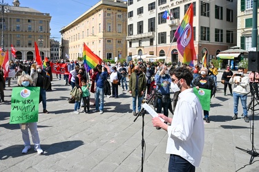 Genova, largo Pertini - presidio arcobaleno per ddl Zan