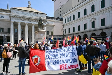 Genova, largo Pertini - presidio arcobaleno per ddl Zan