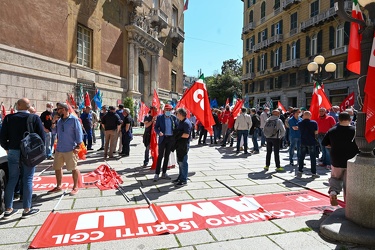 Genova, largo Lanfranco - manifestazione presidio sindacati dava