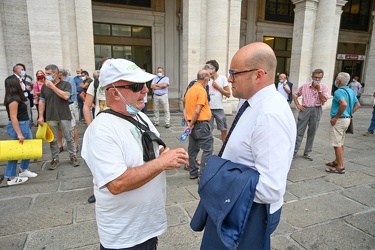 Genova, piazza De Ferrari - manifestazione contro ampliamento pa