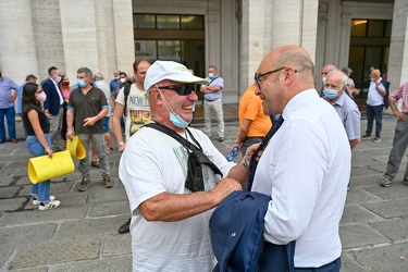 Genova, piazza De Ferrari - manifestazione contro ampliamento pa