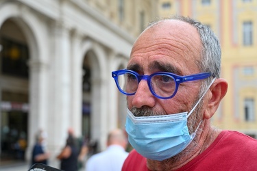 Genova, piazza De Ferrari - manifestazione contro ampliamento pa