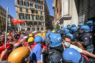 protesta lavoratori ex Ilva Prefettura 25062021-1375