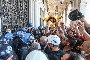 protesta lavoratori ex Ilva Prefettura 25062021-1877