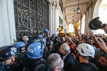 protesta lavoratori ex Ilva Prefettura 25062021-1883