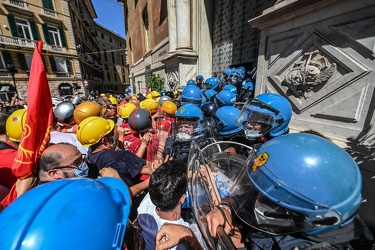 protesta lavoratori ex Ilva Prefettura 25062021-1509