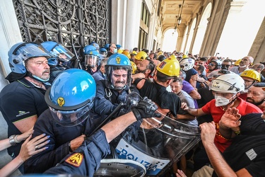 protesta lavoratori ex Ilva Prefettura 25062021-1836