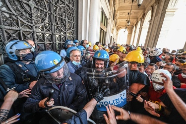 protesta lavoratori ex Ilva Prefettura 25062021-1841