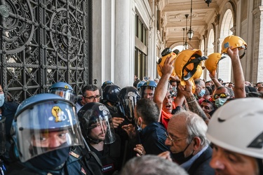 protesta lavoratori ex Ilva Prefettura 25062021-1890