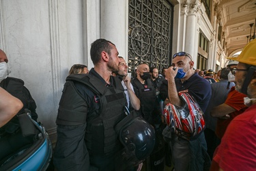 protesta lavoratori ex Ilva Prefettura 25062021-1925