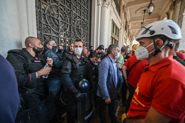 protesta lavoratori ex Ilva Prefettura 25062021-1941