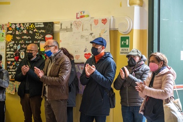 Genova Certosa - scuola Ariosto - consegnate lavagne smart da as