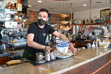 Genova, terminal traghetti, luogo in cui si possono cosumare cib