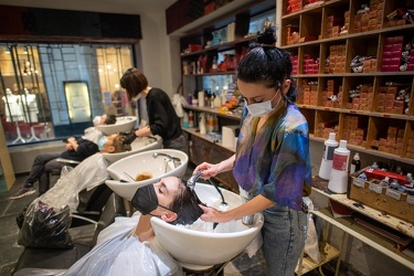 Genova, via San Lorenzo - famoso parrucchiere Top Hair, ai tempi