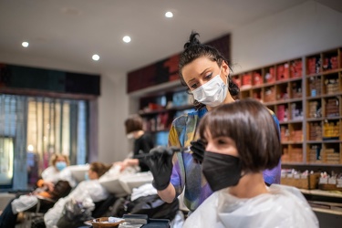 Genova, via San Lorenzo - famoso parrucchiere Top Hair, ai tempi