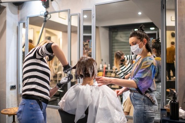 Genova, via San Lorenzo - famoso parrucchiere Top Hair, ai tempi