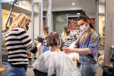 Genova, via San Lorenzo - famoso parrucchiere Top Hair, ai tempi