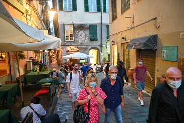 Genova, centro storico - venerdi sera nei vicoli